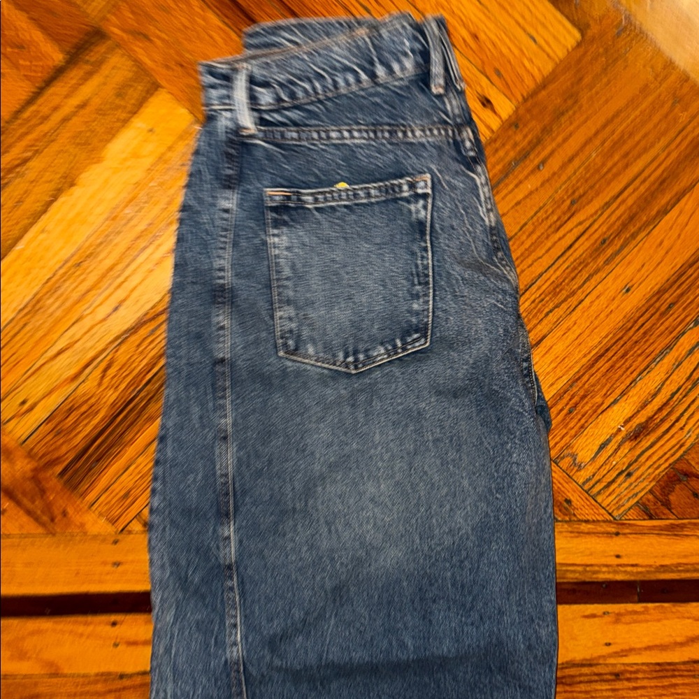Good American Barrel Jeans in Faded Blue - Picture 3 of 6
